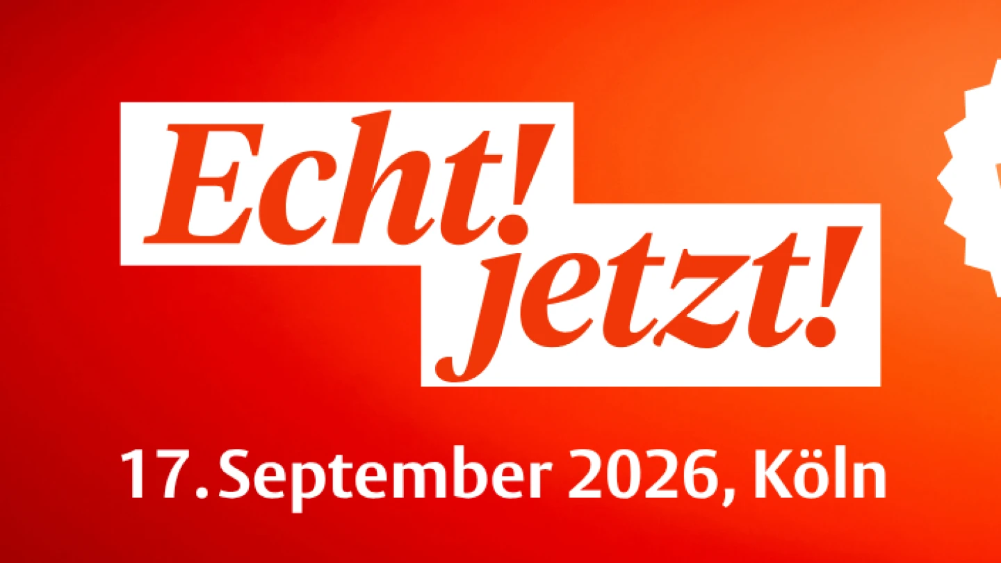 Roter Hintergrund mit wei&szlig;em Text links: "Unsere n&auml;chste Veranstaltung: Echt! Jetzt!" In der Mitte: "17. September 2026, K&ouml;ln." Rechts ein rundes wei&szlig;es Siegel mit orangenem Text: "Sichere Dir direkt Dein Ticket!" Rechts unten steht ein Mann mit Bart und Brille. In der Ecke unten rechts das Logo "CB".